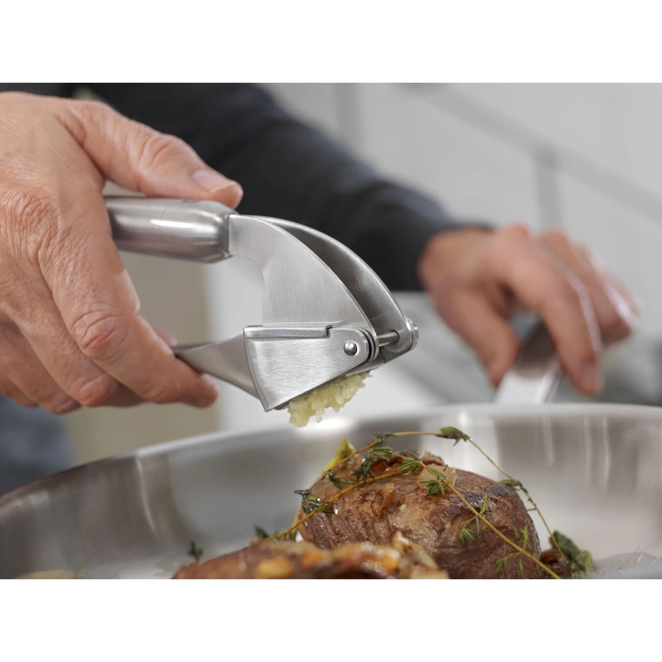 Zwilling Prensa De Ajos 20 Cm, 18/10 Acero Inoxidable, Plata 5 Zwilling Prensa De Ajos 20 Cm, 18/10 Acero Inoxidable, Plata - Imagen 3